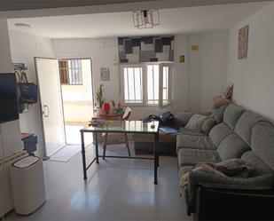 Sala d'estar de Casa adosada en venda en Cuenca Capital amb Balcó