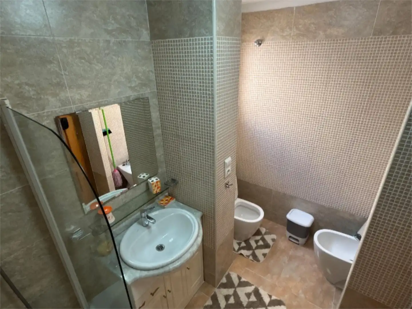 Piso en venta en Avenida Estadio Sadrian, Almoradí Baño de Piso en venta en Almoradí con Aire acondicionado, Terraza y Piscina