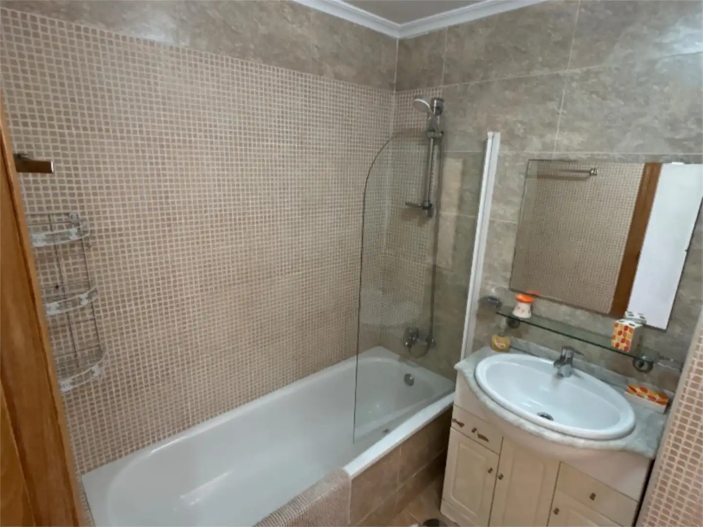 Piso en venta en Avenida Estadio Sadrian, Almoradí Baño de Piso en venta en Almoradí con Aire acondicionado, Terraza y Piscina