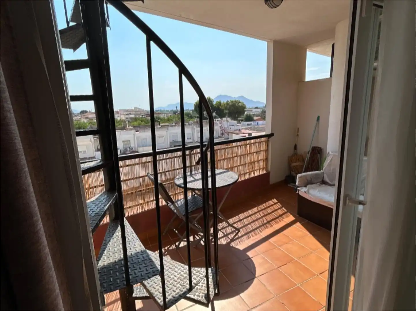 Piso en venta en Avenida Estadio Sadrian, Almoradí Terraza de Piso en venta en Almoradí con Aire acondicionado, Terraza y Piscina