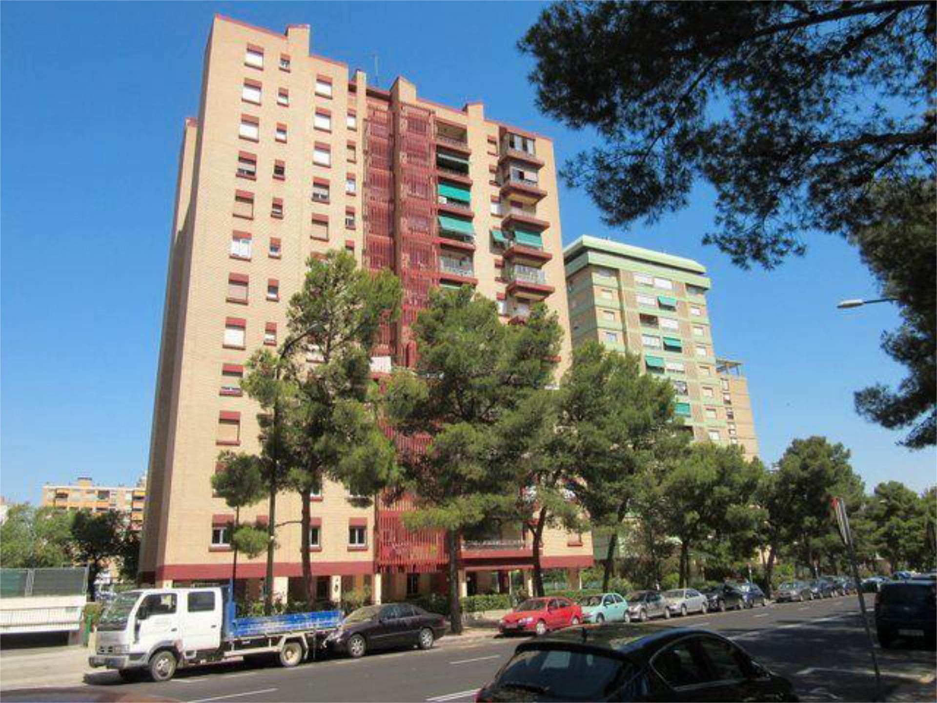 Vista exterior de Pis de lloguer en  Zaragoza Capital amb Calefacció, Terrassa i Moblat