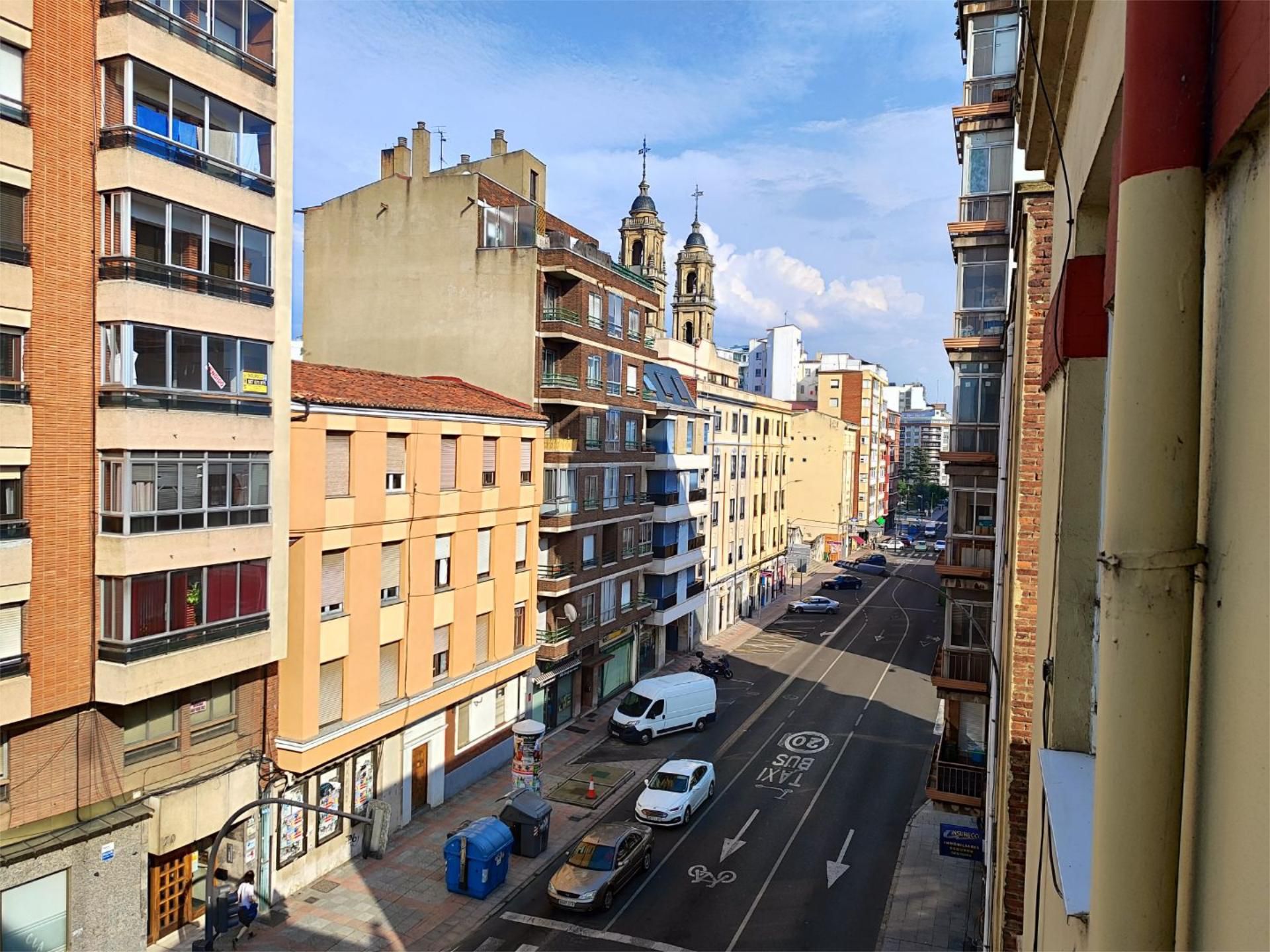 Exterior view of Flat to rent in León Capital   with Heating, Private garden and Parquet flooring