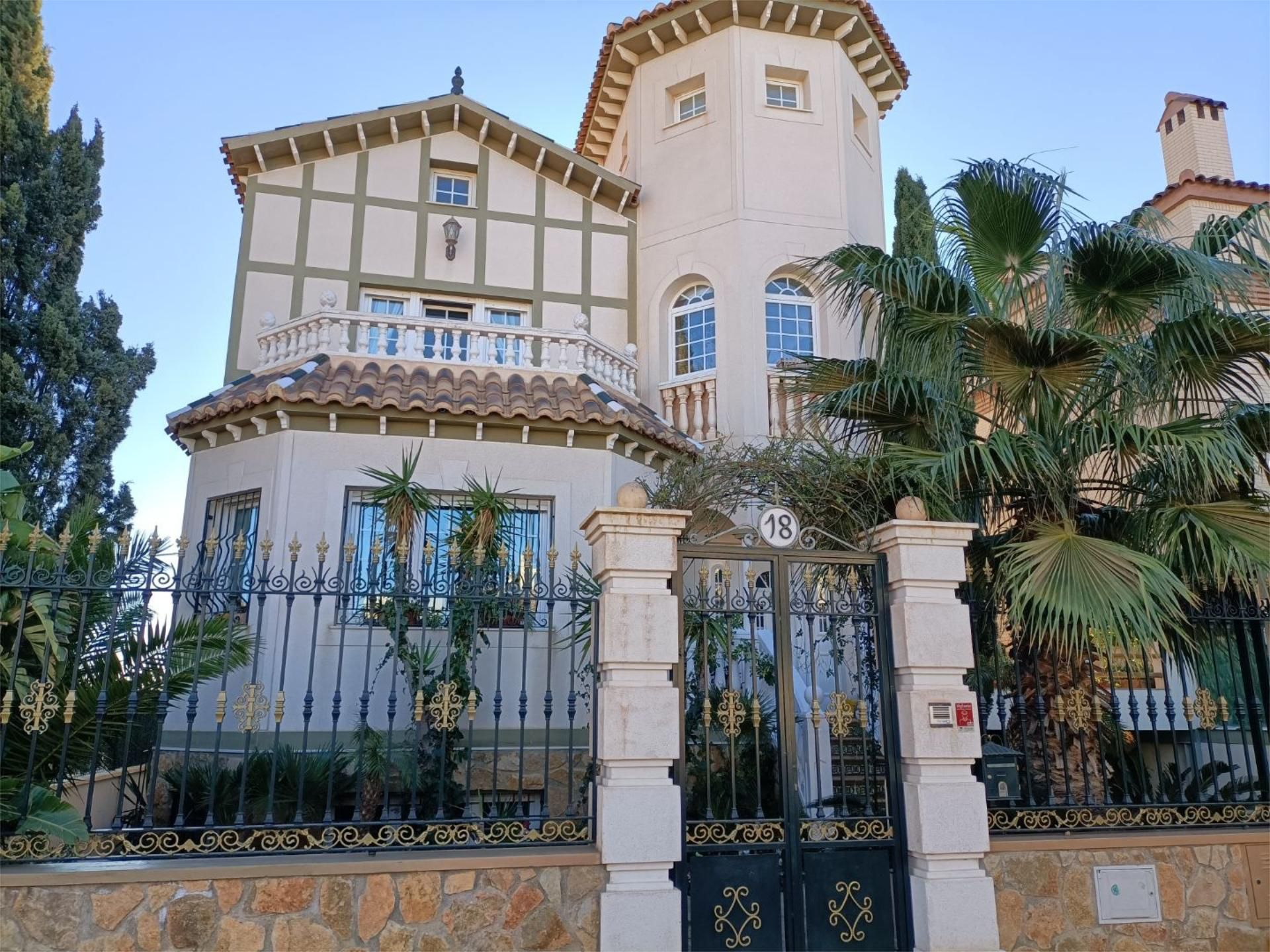 Exterior view of House or chalet for sale in Roquetas de Mar  with Air Conditioner, Terrace and Balcony