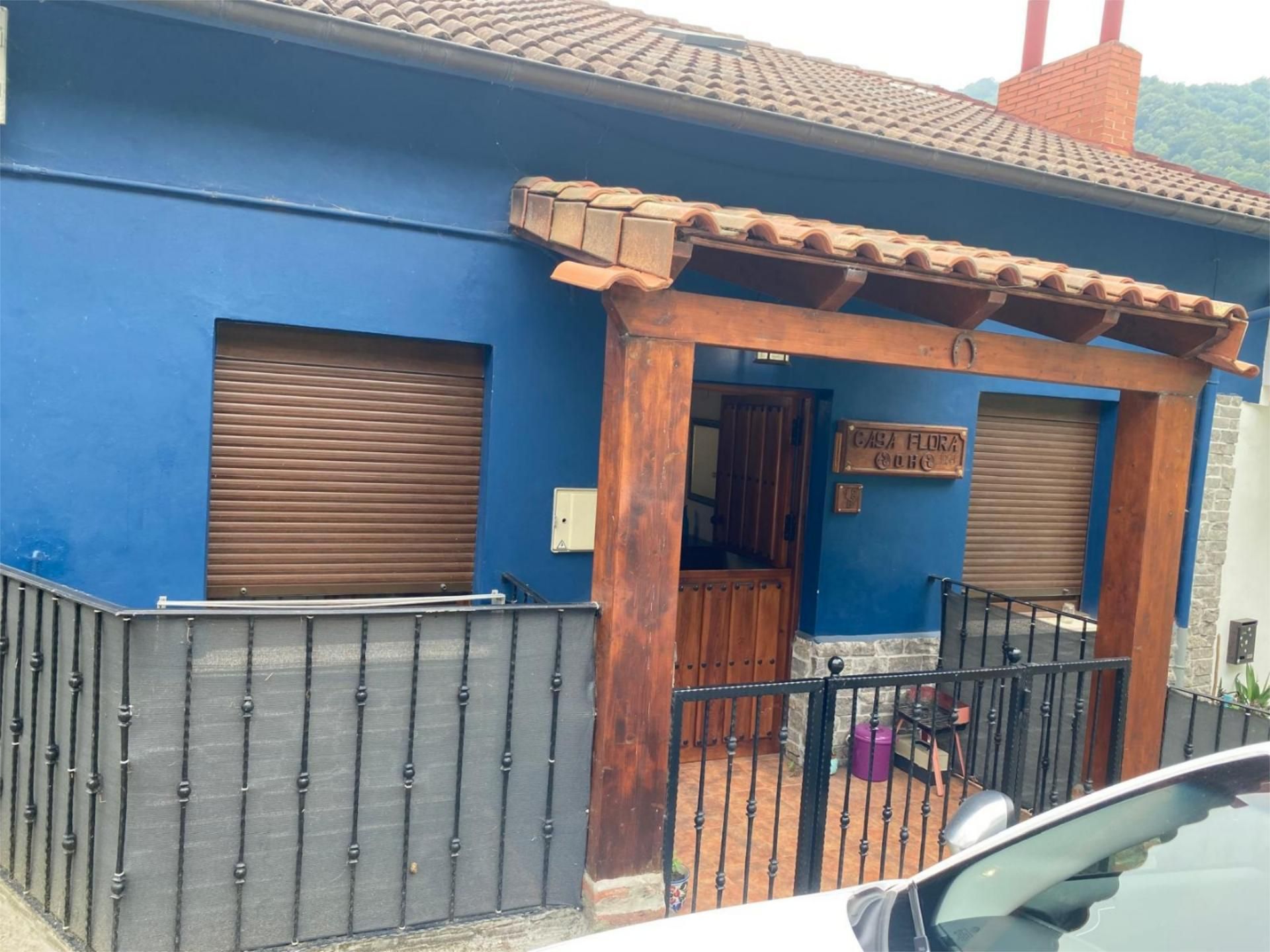 Vista exterior de Casa adosada de lloguer en Lena amb Calefacció, Parquet i Terrassa