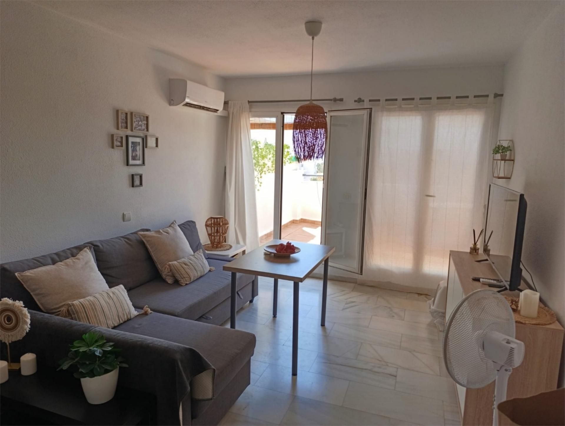 Living room of Flat to rent in Estepona  with Air Conditioner, Private garden and Terrace