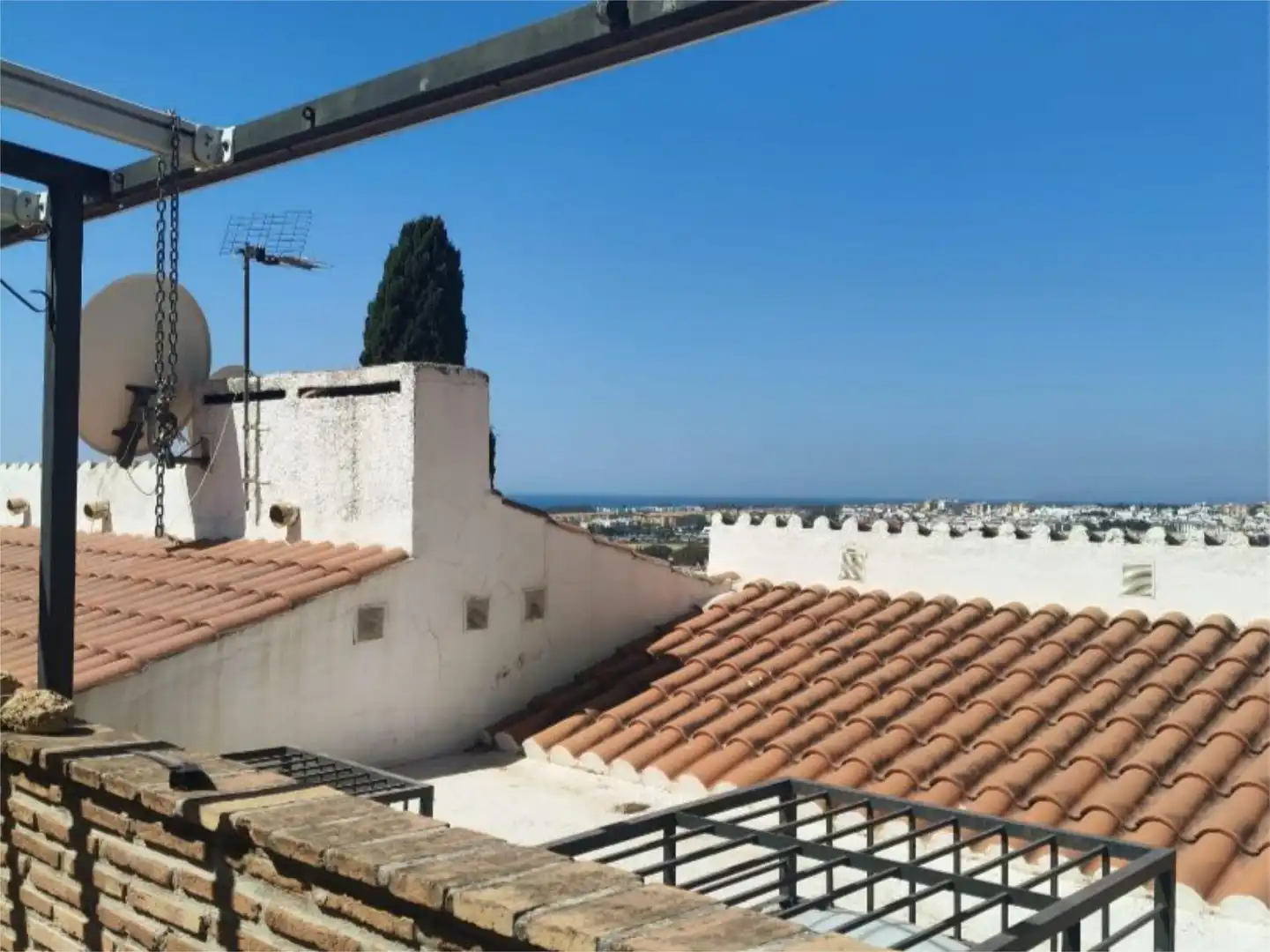 Casa o chalet en venta en Calle Miguel de Unamuno, 15, Las Brisas Vista exterior de Casa o chalet en venta en Marbella con Aire acondicionado y Terraza