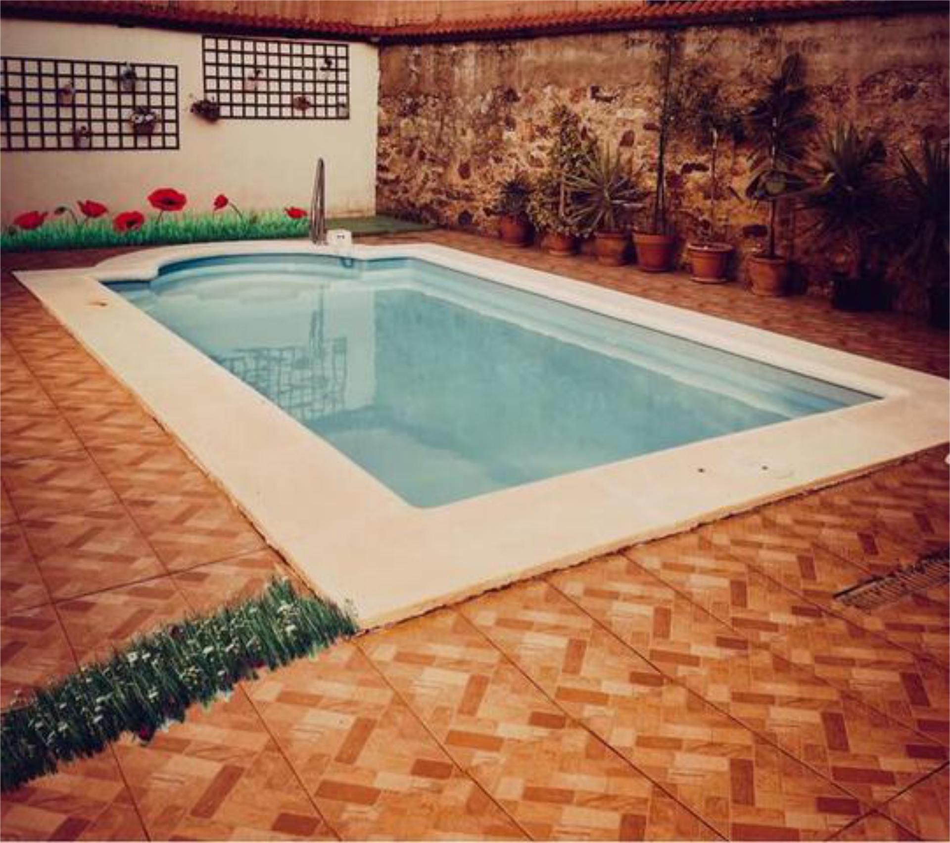 Piscina de Casa adosada en venda en Cáceres Capital amb Calefacció, Jardí privat i Traster