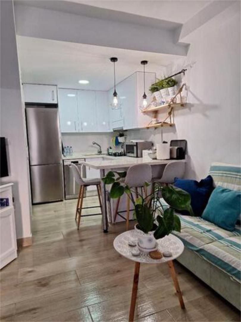 Cuina de Apartament de lloguer en Santa Pola amb Terrassa i Moblat