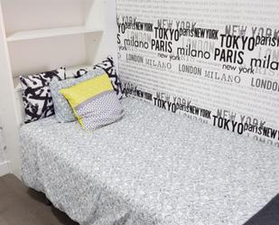Bedroom of Flat to share in  Zaragoza Capital  with Air Conditioner, Heating and Private garden