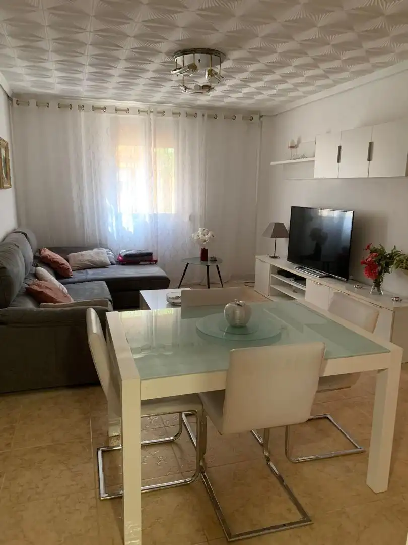 Habitación en Carrer dels Jurats, 1, Tres Forques Sala de estar de Piso para compartir en Valencia con Aire acondicionado, Parquet y Amueblado
