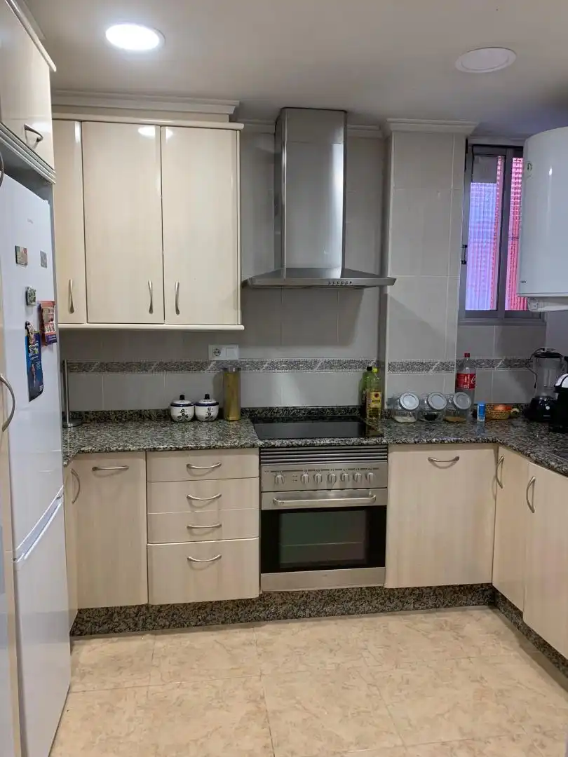 Habitación en Carrer dels Jurats, 1, Tres Forques Cocina de Piso para compartir en Valencia con Aire acondicionado, Parquet y Amueblado