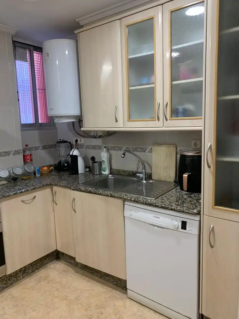 Habitación en Carrer dels Jurats, 1, Tres Forques Cocina de Piso para compartir en Valencia con Aire acondicionado, Parquet y Amueblado