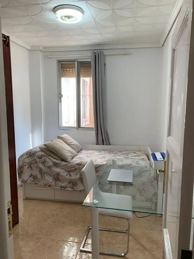 Habitación en Carrer dels Jurats, 1, Tres Forques Habitación de Piso para compartir en Valencia con Aire acondicionado, Parquet y Amueblado