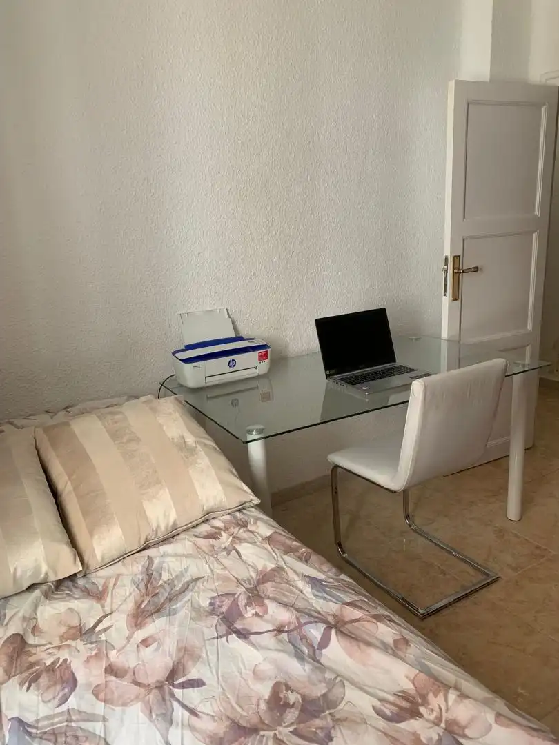 Habitación en Carrer dels Jurats, 1, Tres Forques Habitación de Piso para compartir en Valencia con Aire acondicionado, Parquet y Amueblado