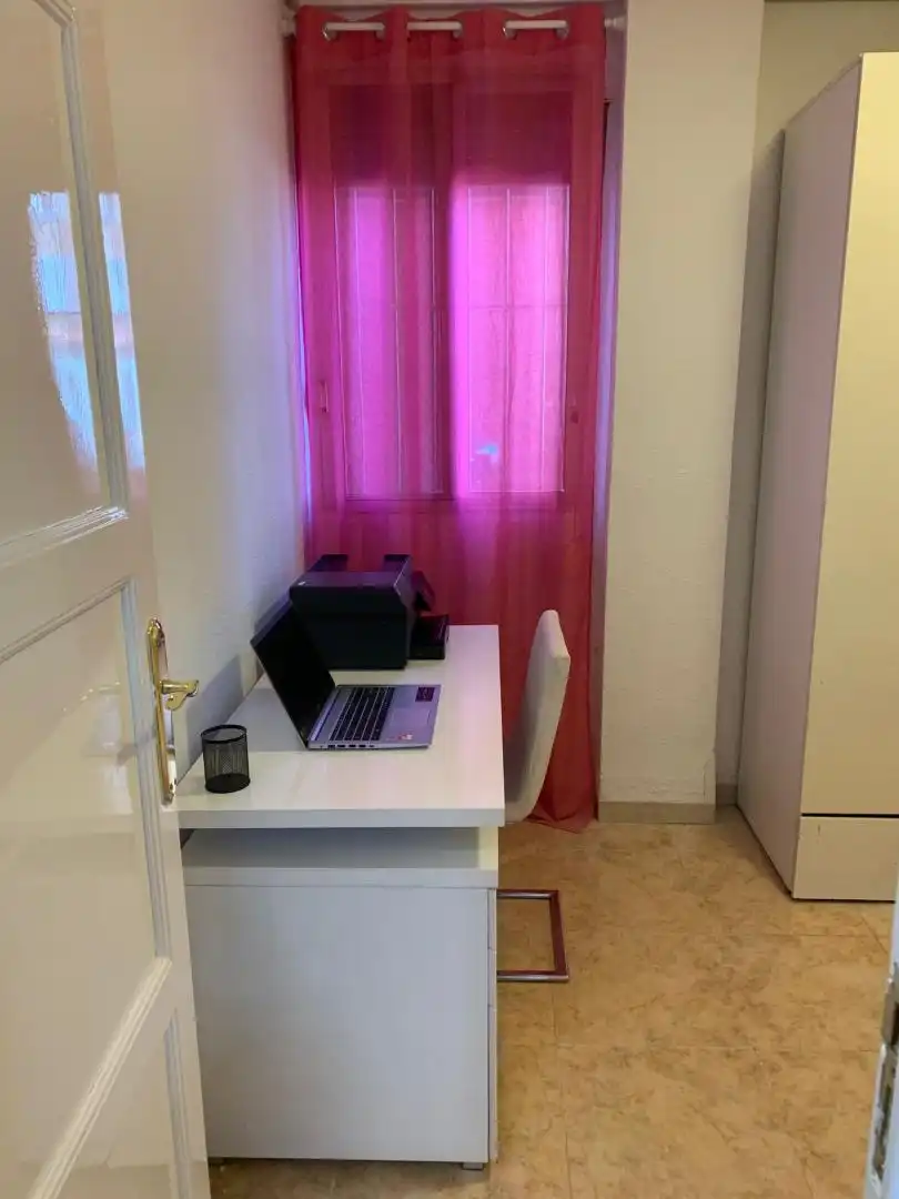 Habitación en Carrer dels Jurats, 1, Tres Forques Habitación de Piso para compartir en Valencia con Aire acondicionado, Parquet y Amueblado