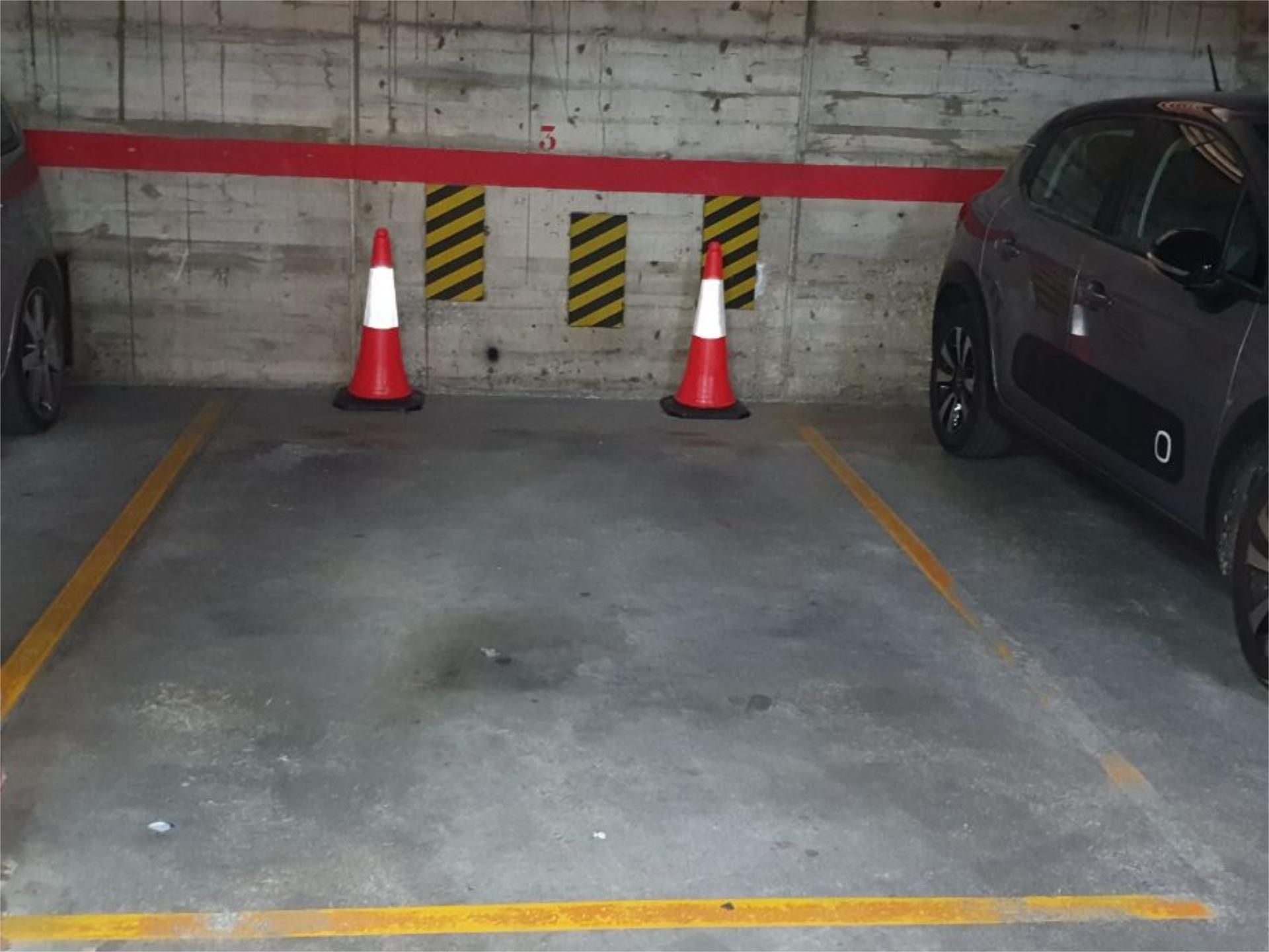 Parking of Garage to rent in Salt