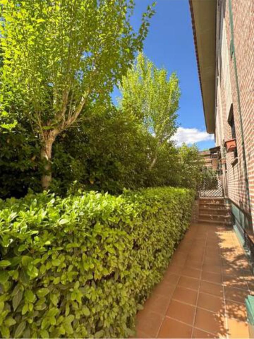 Garden of Office to rent in Villaviciosa de Odón  with Air Conditioner