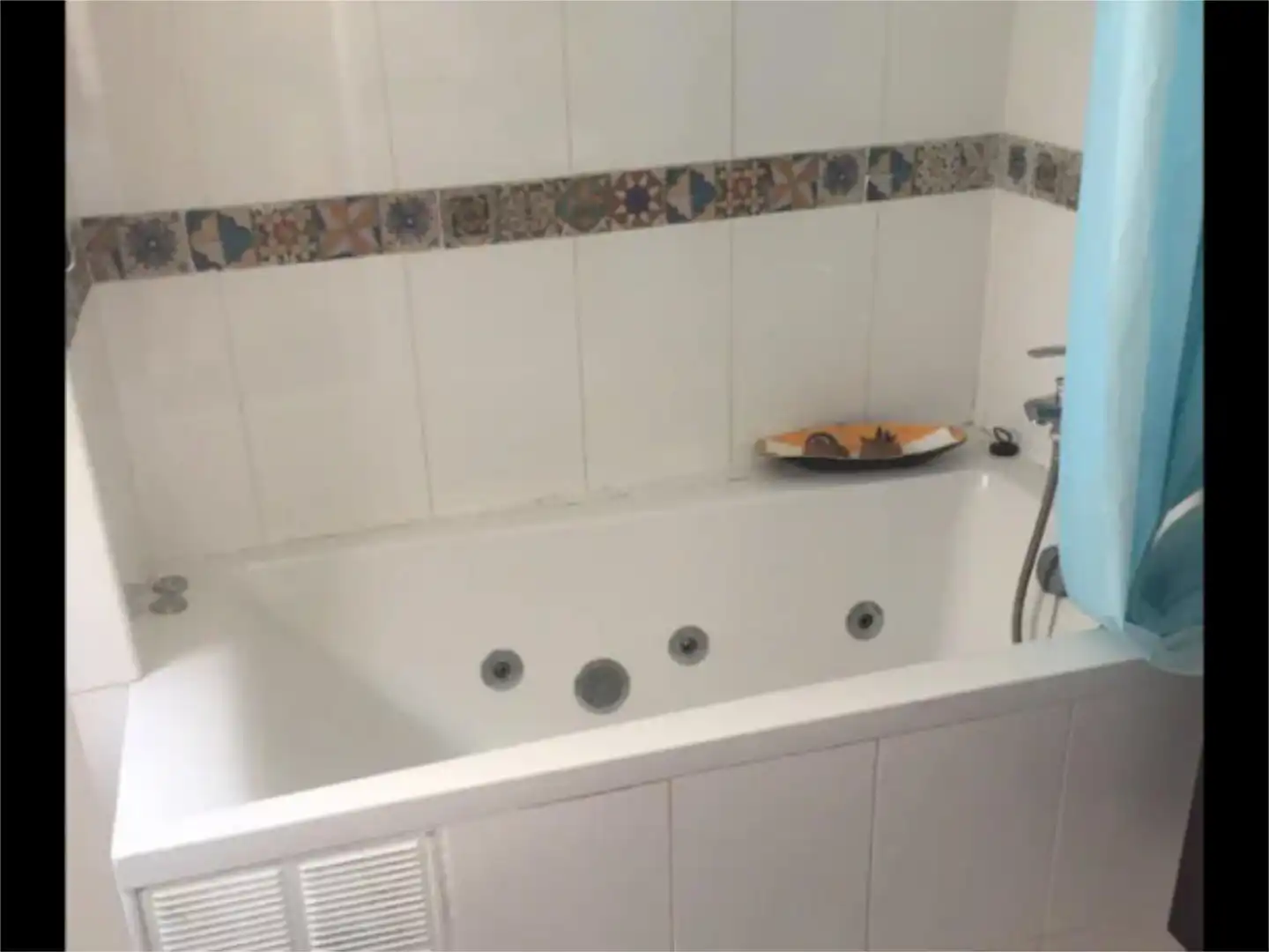 Piso en venta en Calle Barrio Bajo, Casares pueblo Baño de Piso en venta en Casares con Terraza, Amueblado y Balcón