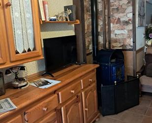 Sala d'estar de Casa adosada de lloguer en La Adrada  amb Aire condicionat, Calefacció i Moblat