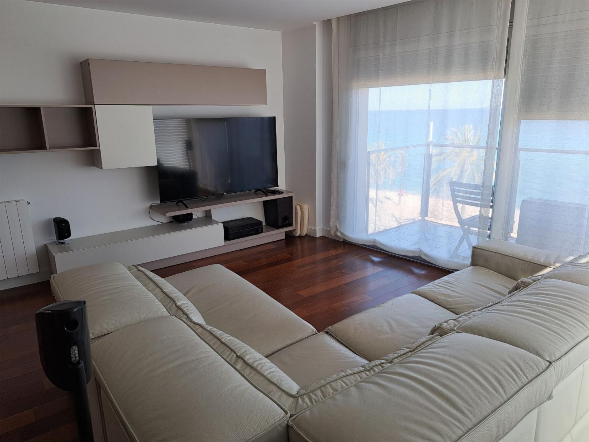 Sala d'estar de Pis de lloguer en Badalona amb Aire condicionat, Calefacció i Parquet