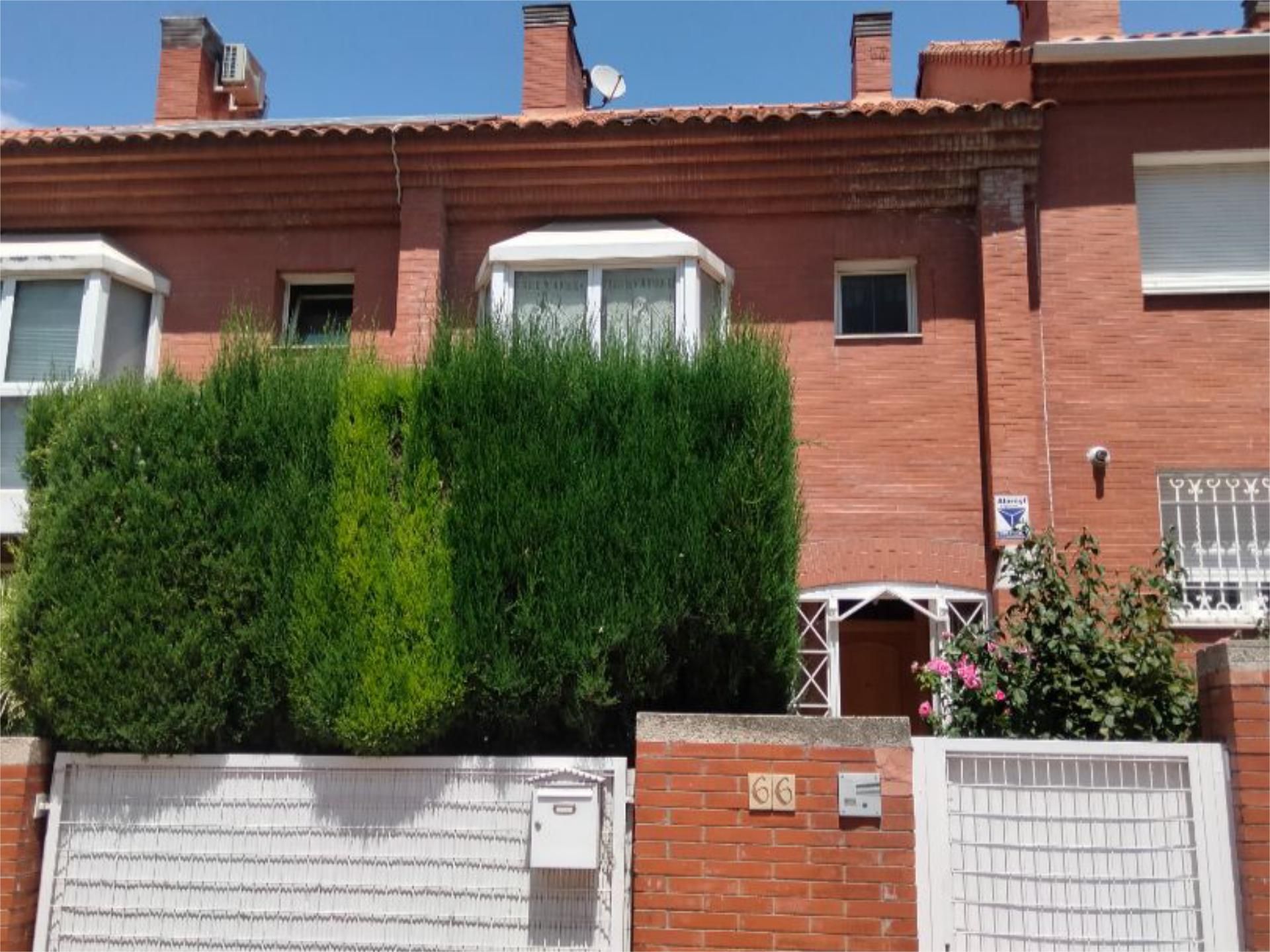 Exterior view of Single-family semi-detached for sale in Valladolid Capital  with Heating, Parquet flooring and Terrace