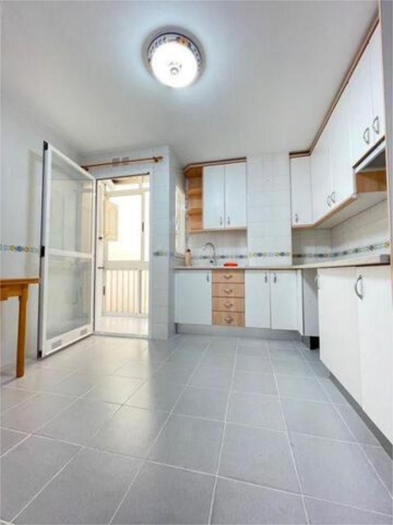 Kitchen of Flat to rent in  Sevilla Capital  with Private garden