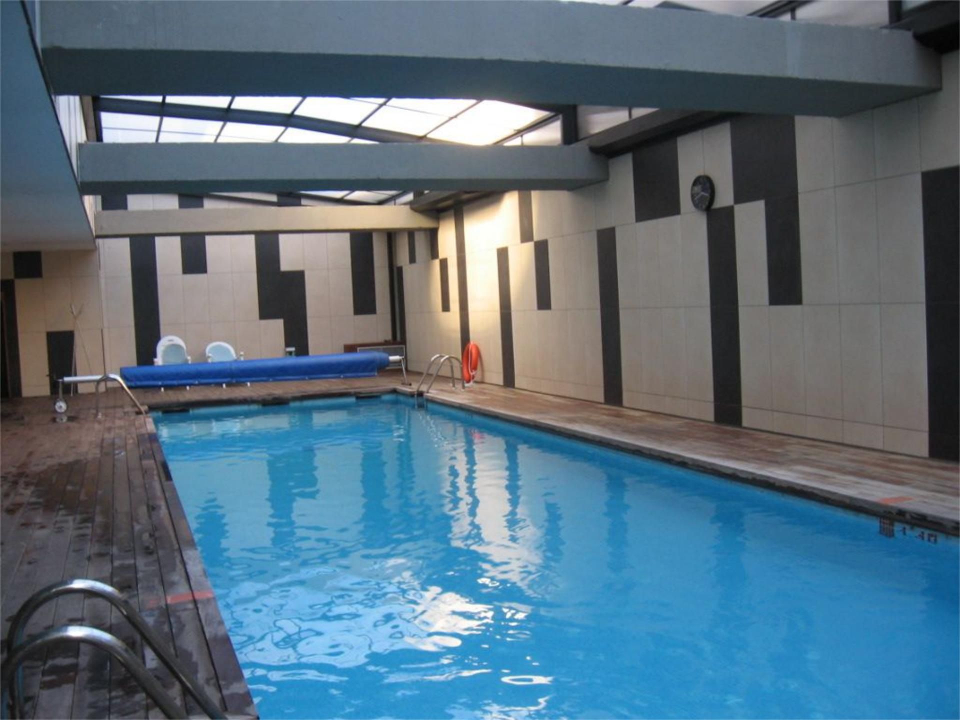 Piscina de Estudi de lloguer en  Madrid Capital amb Aire condicionat, Calefacció i Jardí privat
