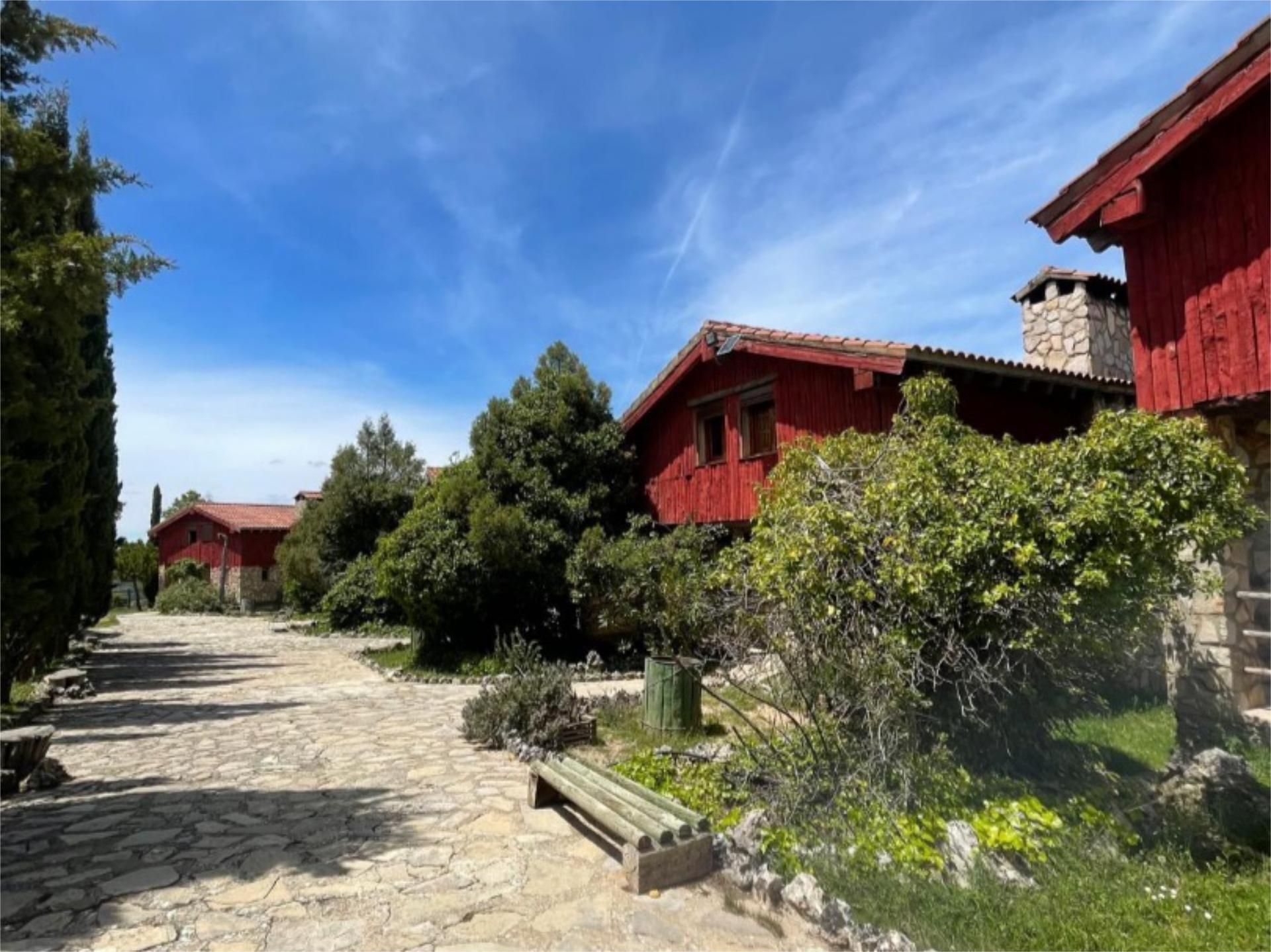 Vista exterior de Pis de lloguer en Buenache de la Sierra amb Calefacció, Jardí privat i Piscina