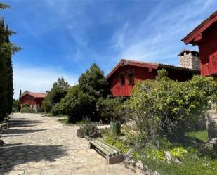 Vista exterior de Pis de lloguer en Buenache de la Sierra amb Calefacció, Jardí privat i Piscina