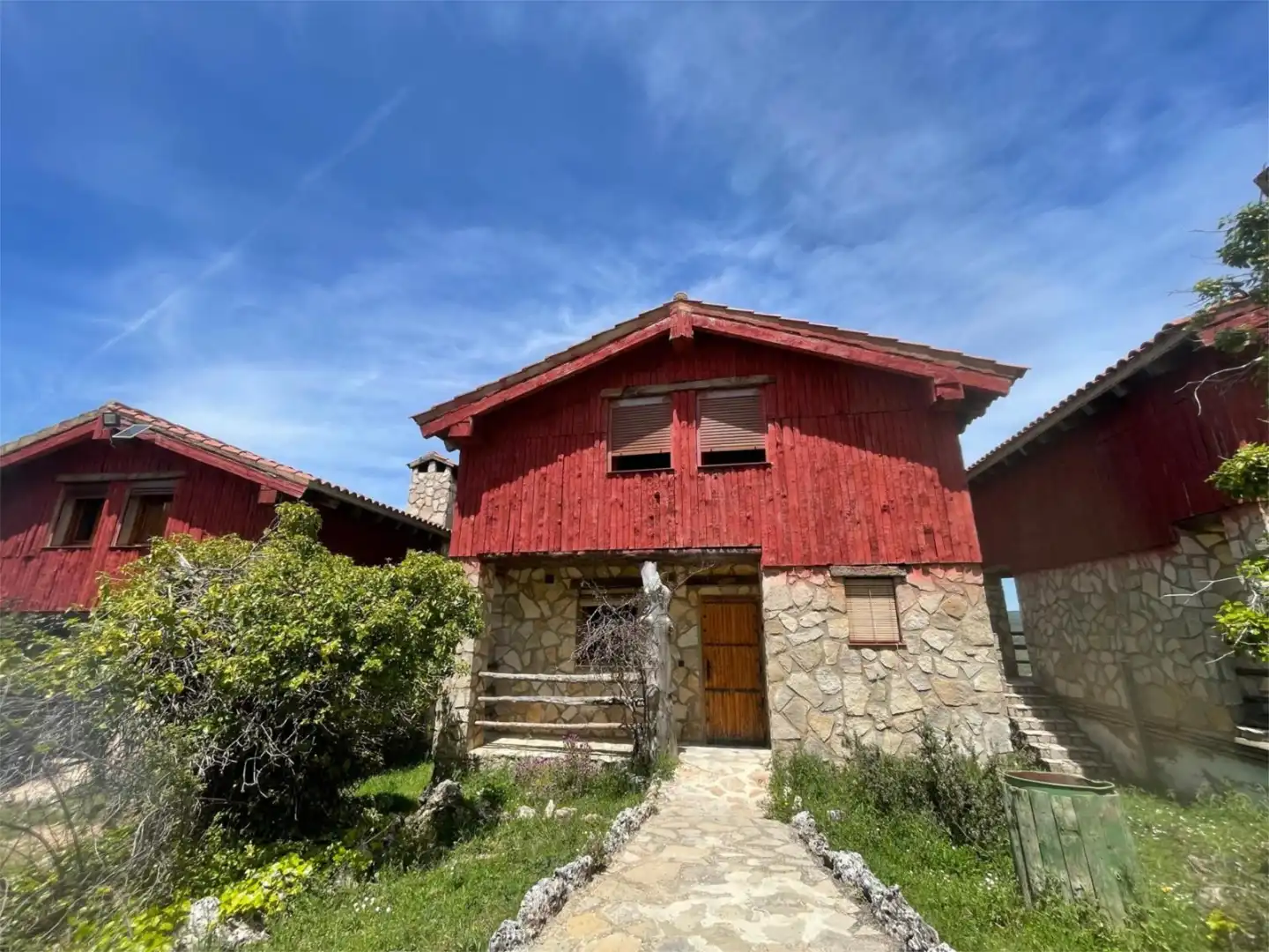 Vista exterior de Pis de lloguer en Buenache de la Sierra amb Calefacció, Jardí privat i Piscina