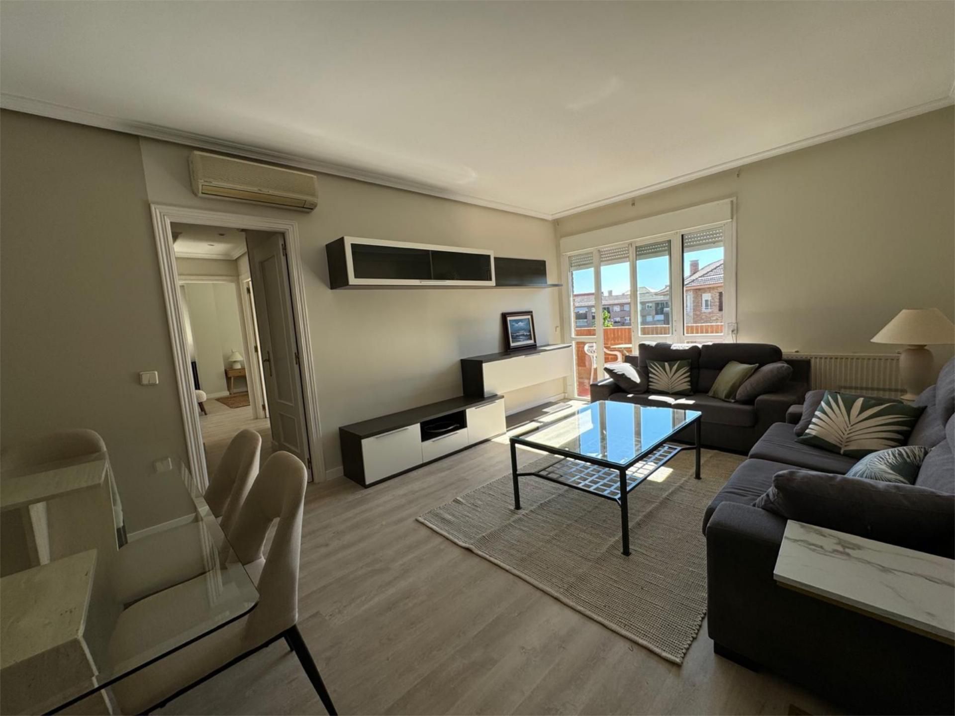 Living room of Flat to rent in Majadahonda  with Air Conditioner, Heating and Private garden