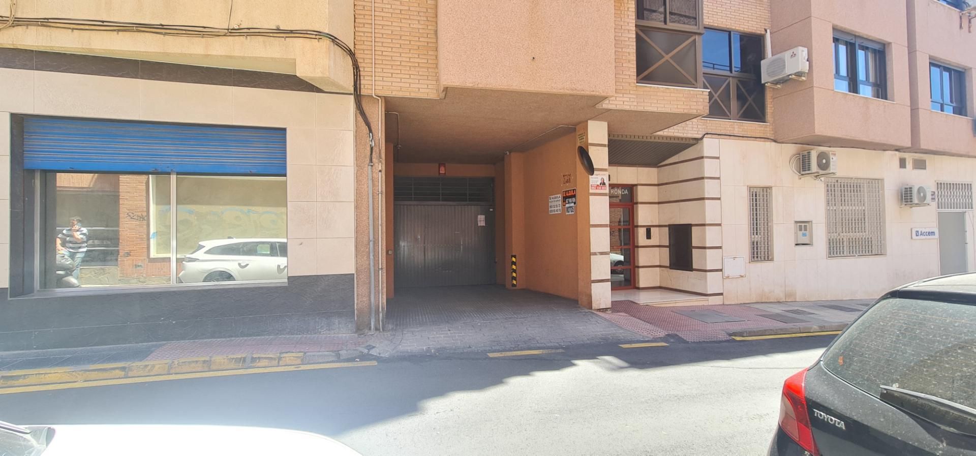 Aparcament de Garatge de lloguer en  Almería Capital