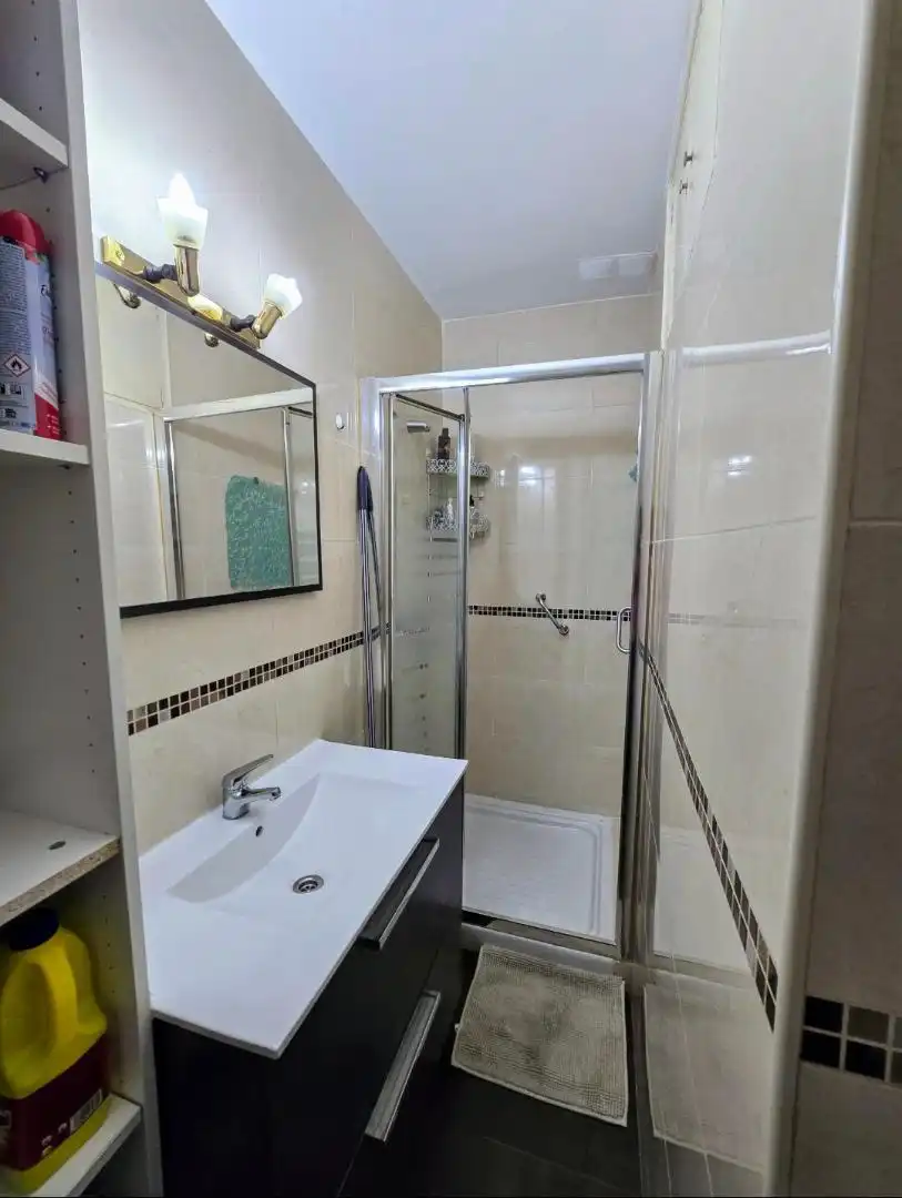 Room in Calle Río Manzanares, 34, San Nicasio Bathroom of Ground floor for share in Leganés with Heating, Furnished and Oven