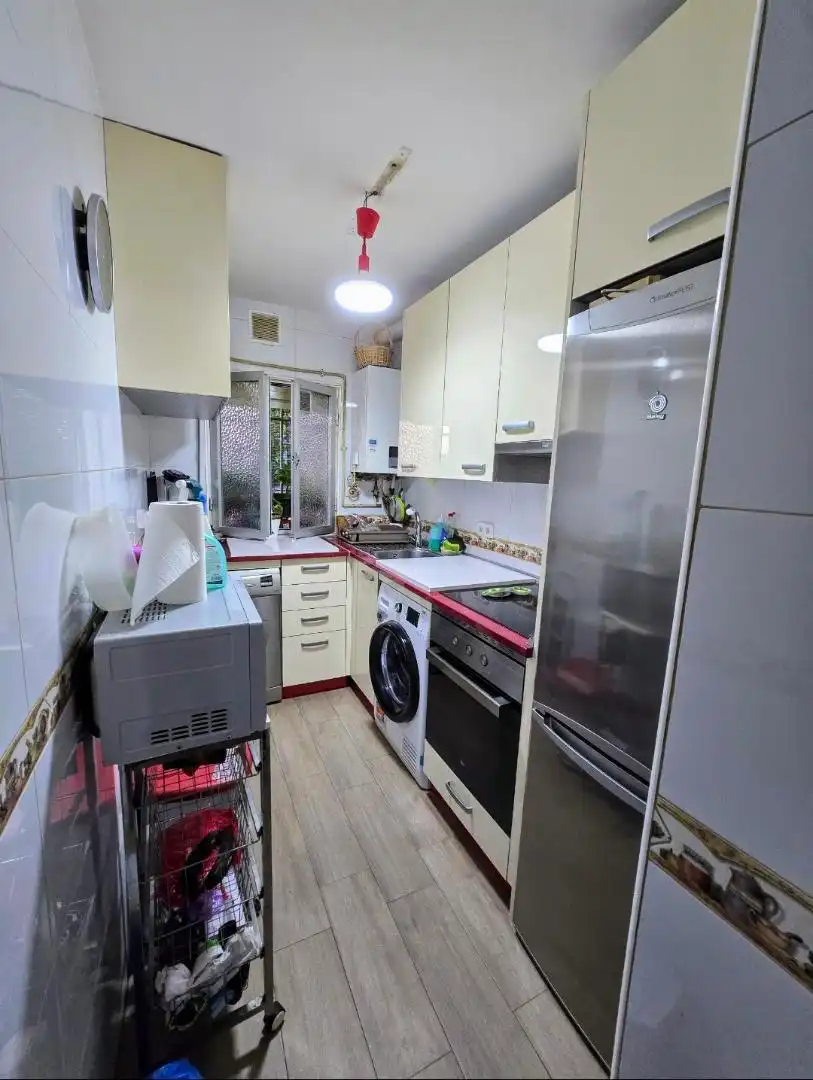 Room in Calle Río Manzanares, 34, San Nicasio Kitchen of Ground floor for share in Leganés with Heating, Furnished and Oven