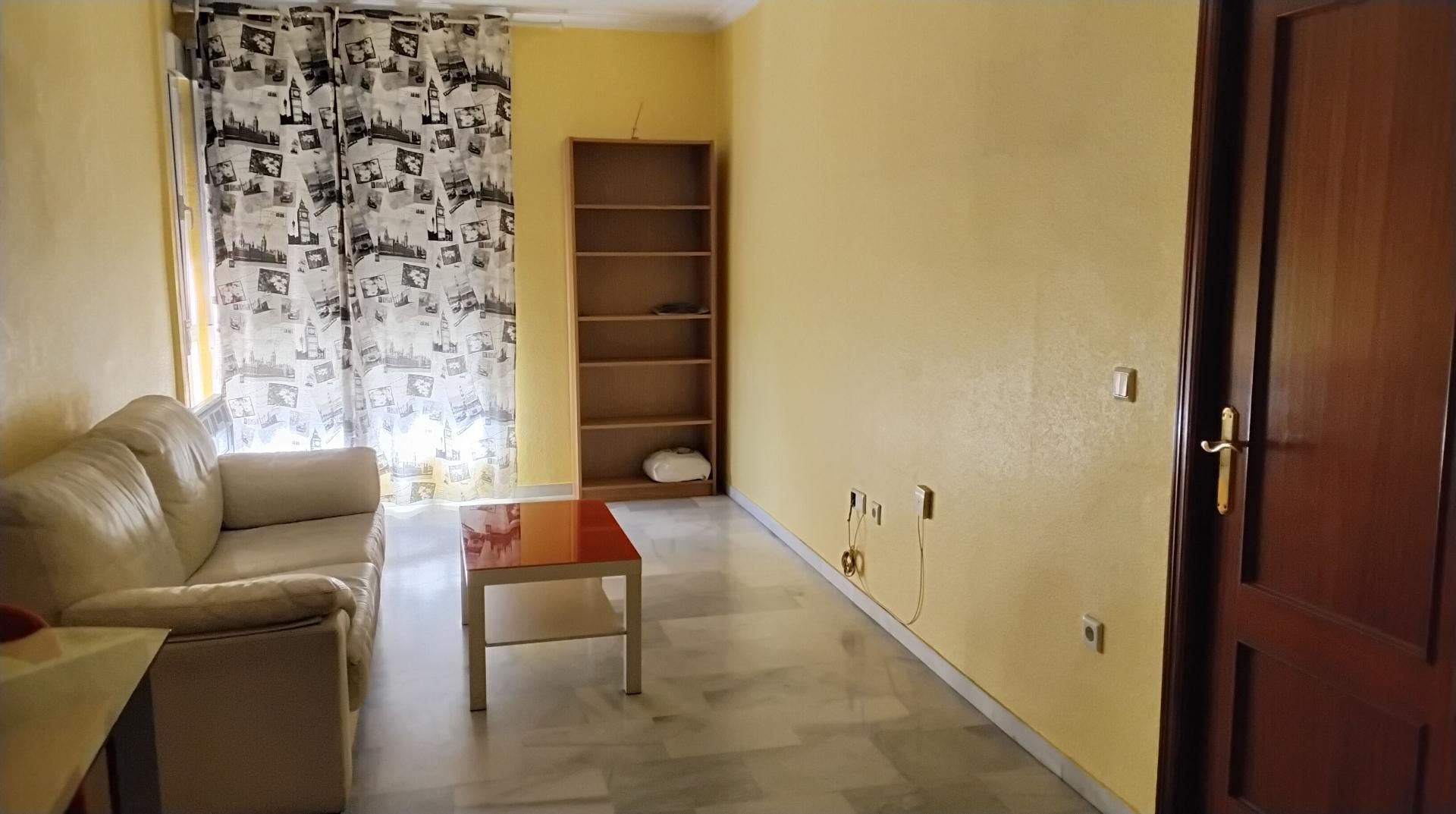 Habitación de Piso en venta en  Sevilla Capital con Trastero