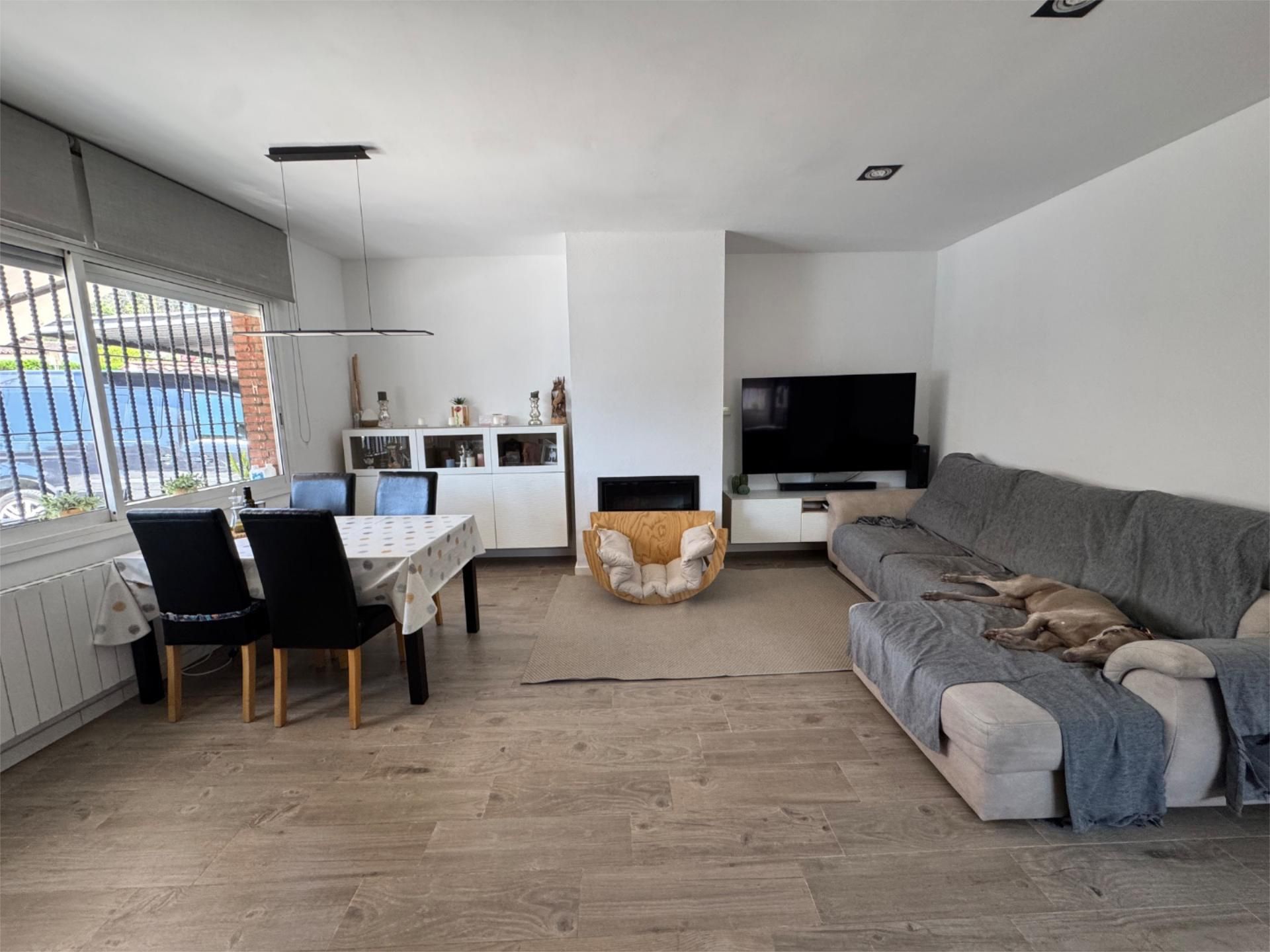 Living room of Flat for sale in Sant Esteve Sesrovires  with Air Conditioner, Heating and Private garden