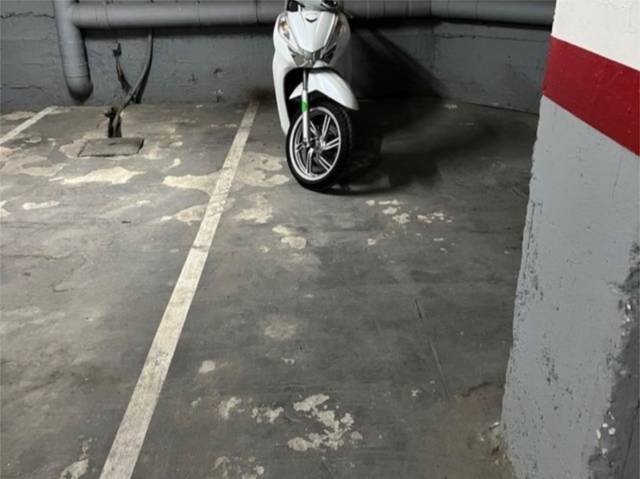 Garaje en Alquiler en Carrer Pintor Benseny, 10 en Príncep de Viana - Clot -Xalets Humbert Torres