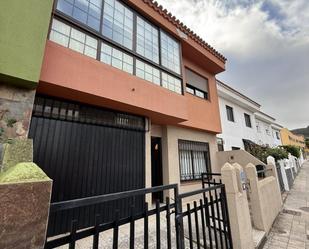 Vista exterior de Casa adosada en venda en San Cristóbal de la Laguna amb Terrassa i Balcó
