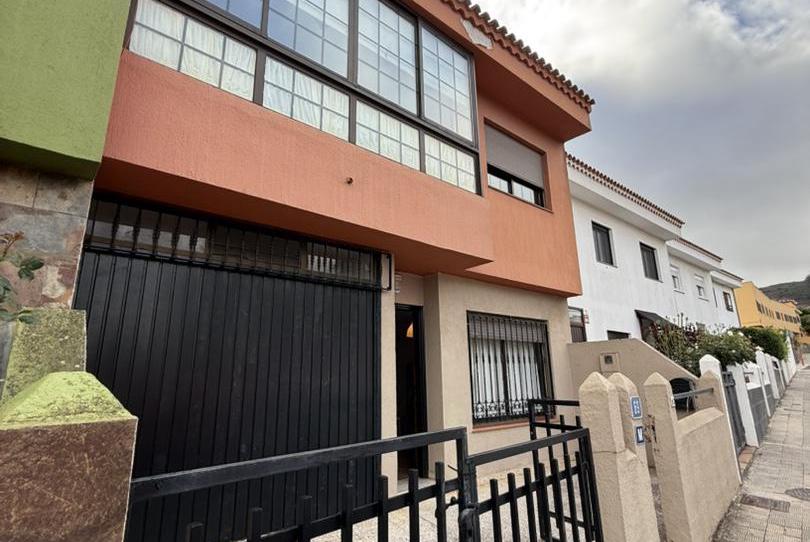 Casa adosada en venda a Camino las Gavias, 100, Vega Lagunera, Santa Cruz de Tenerife - imatge 1 Foto 1 de Casa adosada en venda a Camino las Gavias, 100, Vega Lagunera, Santa Cruz de Tenerife