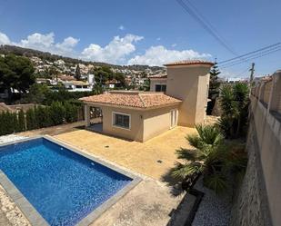 Vista exterior de Casa o xalet en venda en Calpe / Calp amb Aire condicionat, Calefacció i Jardí privat