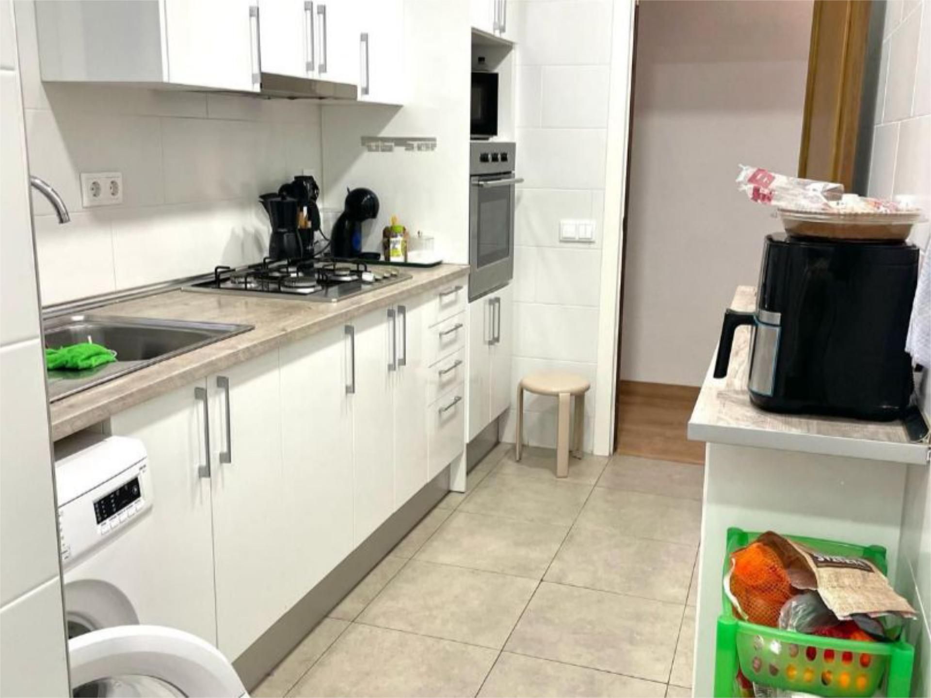Kitchen of Flat to share in  Barcelona Capital  with Heating, Terrace and Furnished