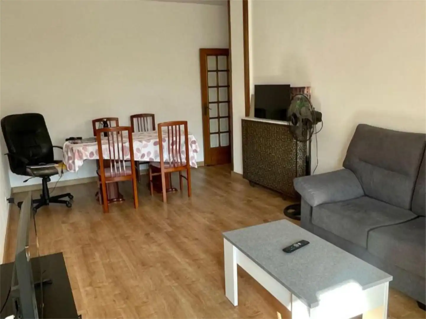 Room in Carrer de Berlín, 62, Sants Living room of Flat for share in Barcelona with Heating, Terrace and Furnished