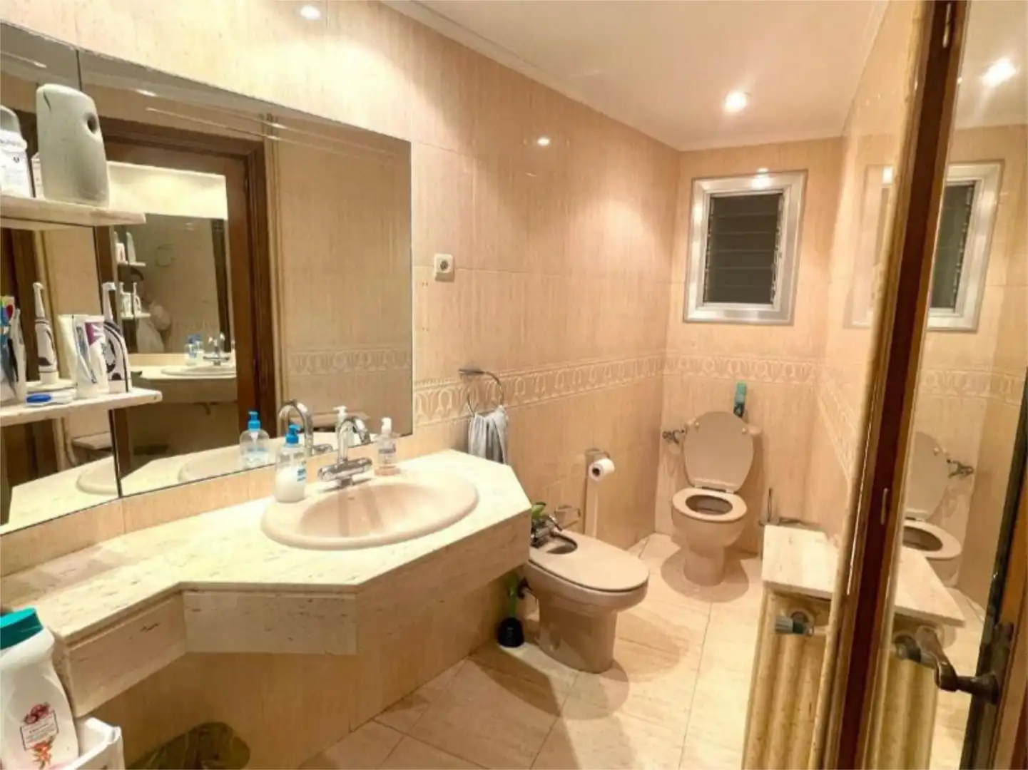 Room in Carrer de Berlín, 62, Sants Bathroom of Flat for share in Barcelona with Heating, Terrace and Furnished