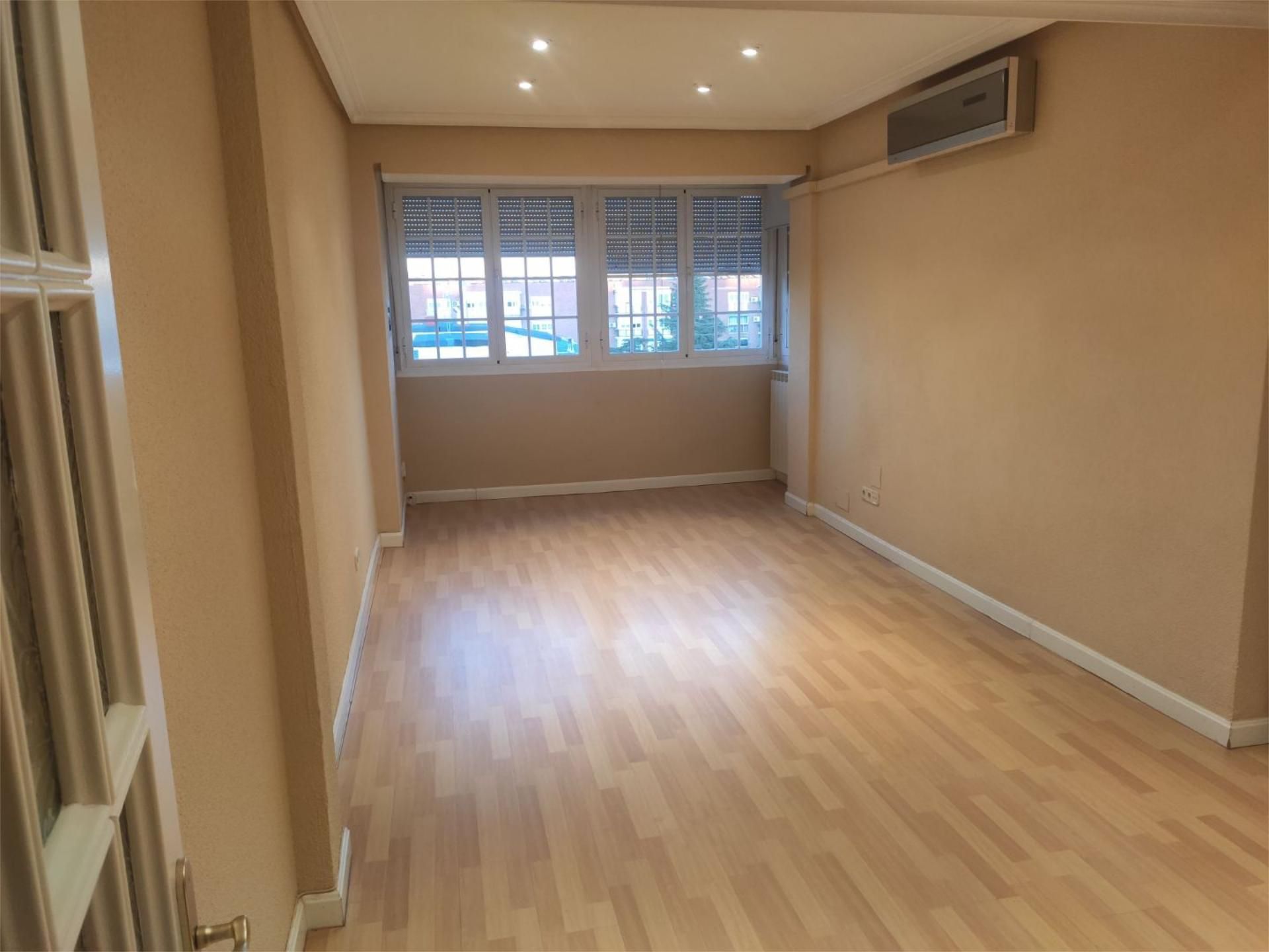 Flat to rent in  Madrid Capital  with Air Conditioner, Heating and Private garden