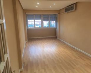 Flat to rent in  Madrid Capital  with Air Conditioner, Heating and Private garden