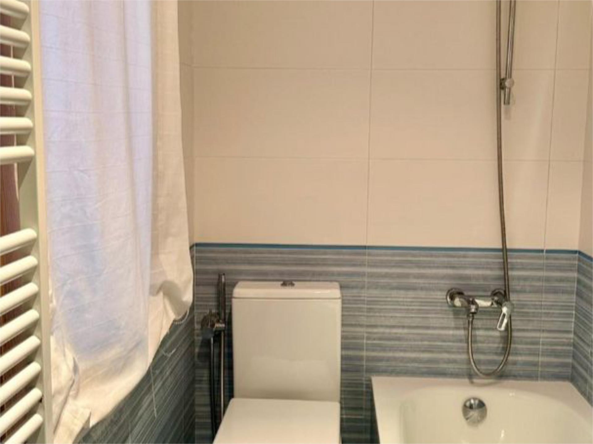 Bathroom of Single-family semi-detached to rent in Bueu  with Heating, Parquet flooring and Furnished