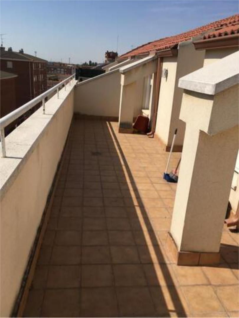 Terrassa de Àtic de lloguer en Venta de Baños amb Calefacció, Terrassa i Traster
