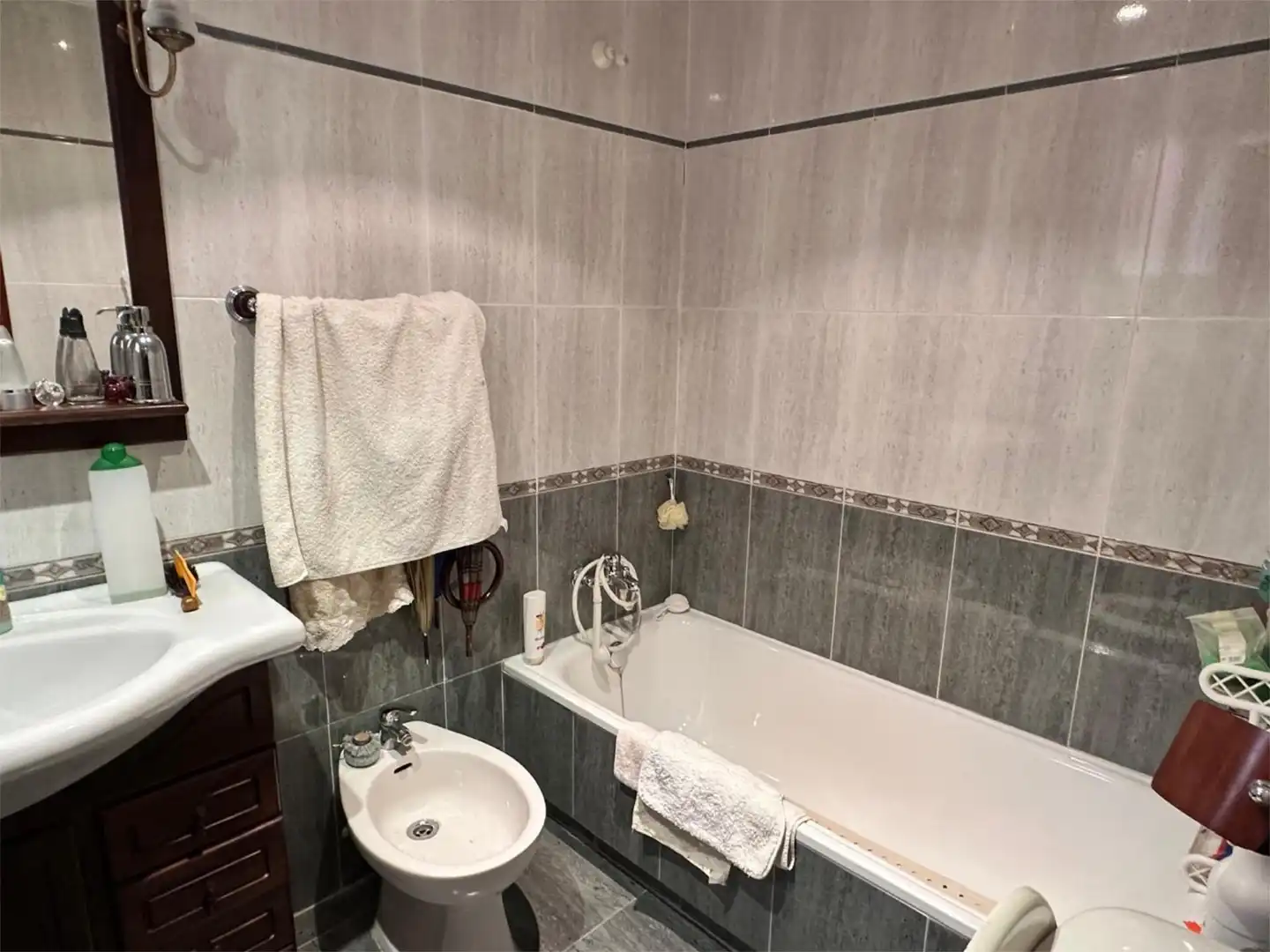 Bathroom of Flat for sale in Cistérniga  with Terrace and Swimming Pool