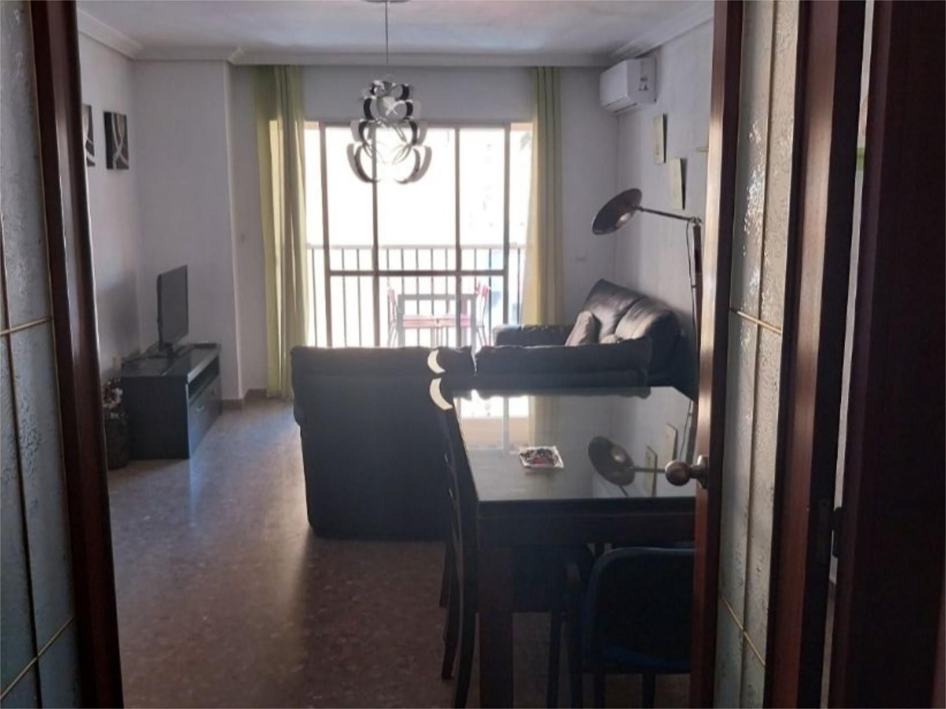 Living room of Flat to rent in Algeciras  with Air Conditioner, Heating and Furnished
