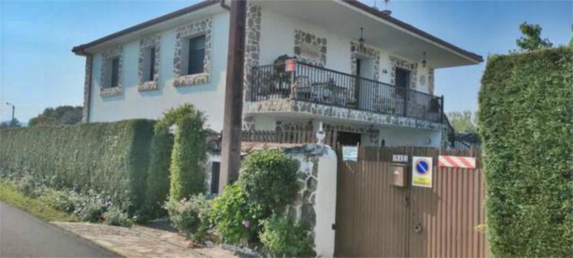 Vista exterior de Casa o xalet en venda en A Pobra do Brollón  amb Calefacció, Jardí privat i Terrassa